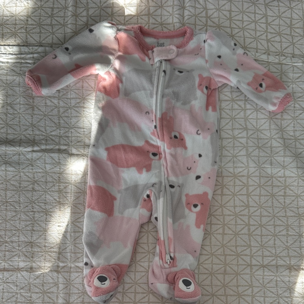Lot of 7 Newborn One Pieces - Picture 6 of 15